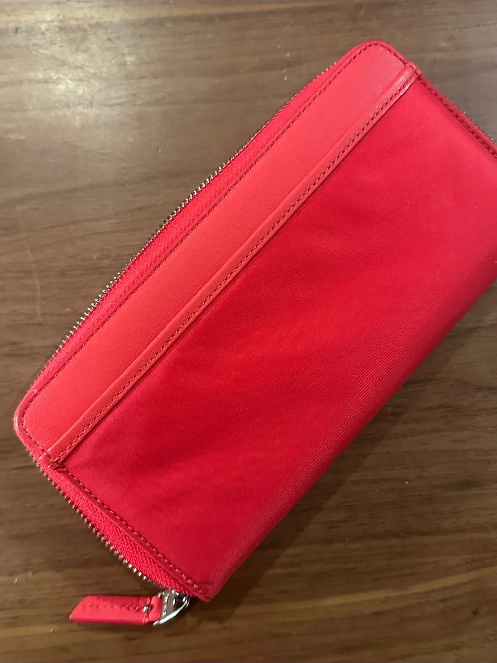 New with tags Tumi Red Zip-Around Clutch Wallet with Front Slip Pocket - Picture 4 of 5